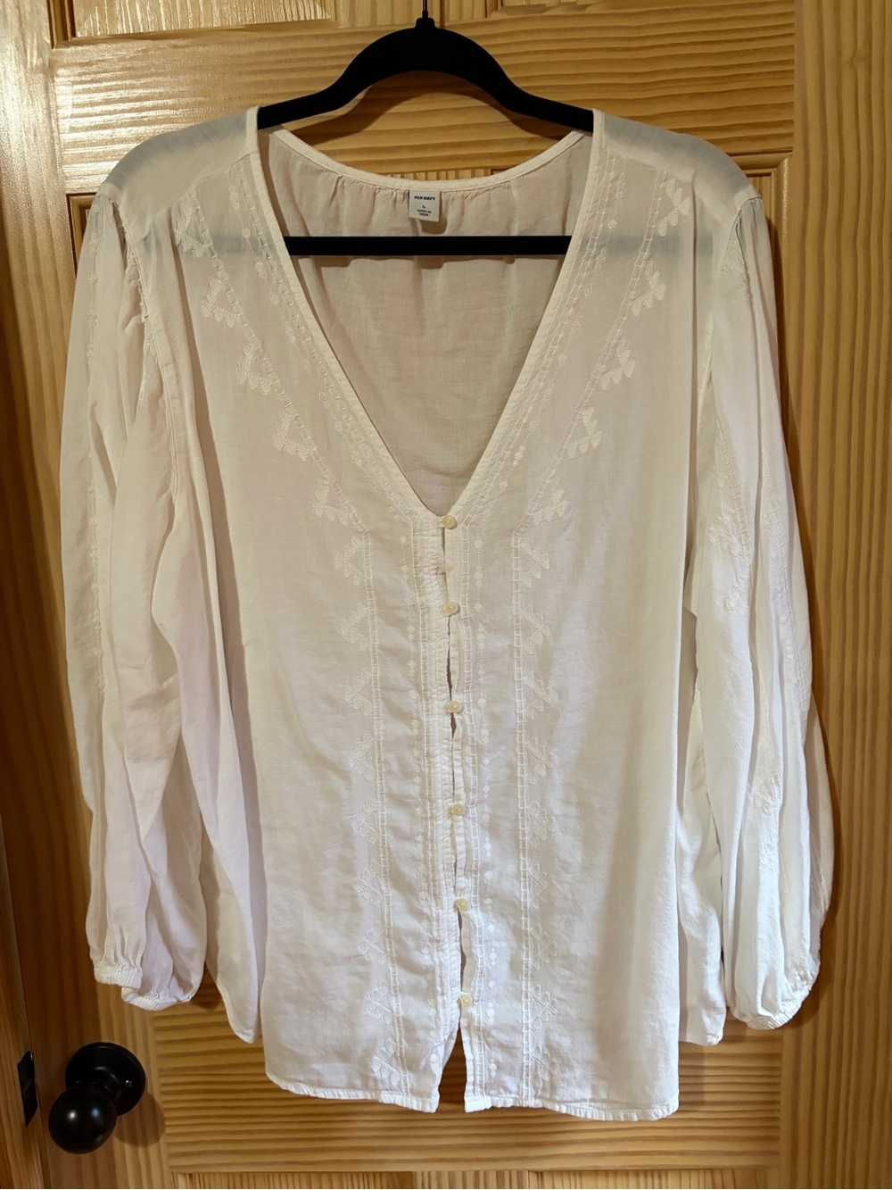 Sweet details, breezy fabric. Perfect for festivals or date night. Size L
